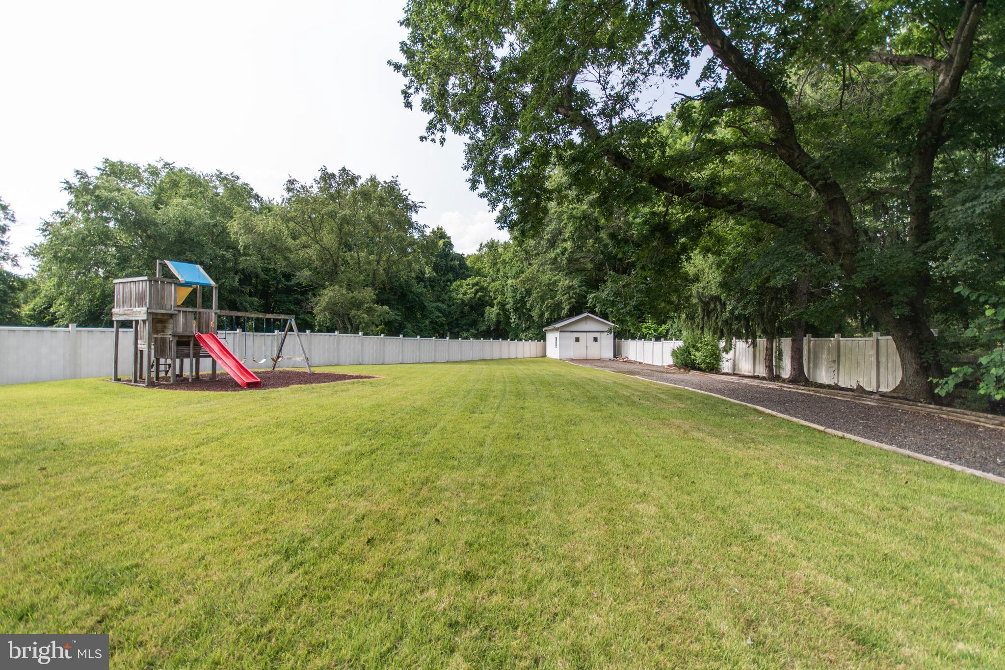 114 Sunset Road Burlington, NJ 08016 - Photo 4 of 40 Gallery Image 4