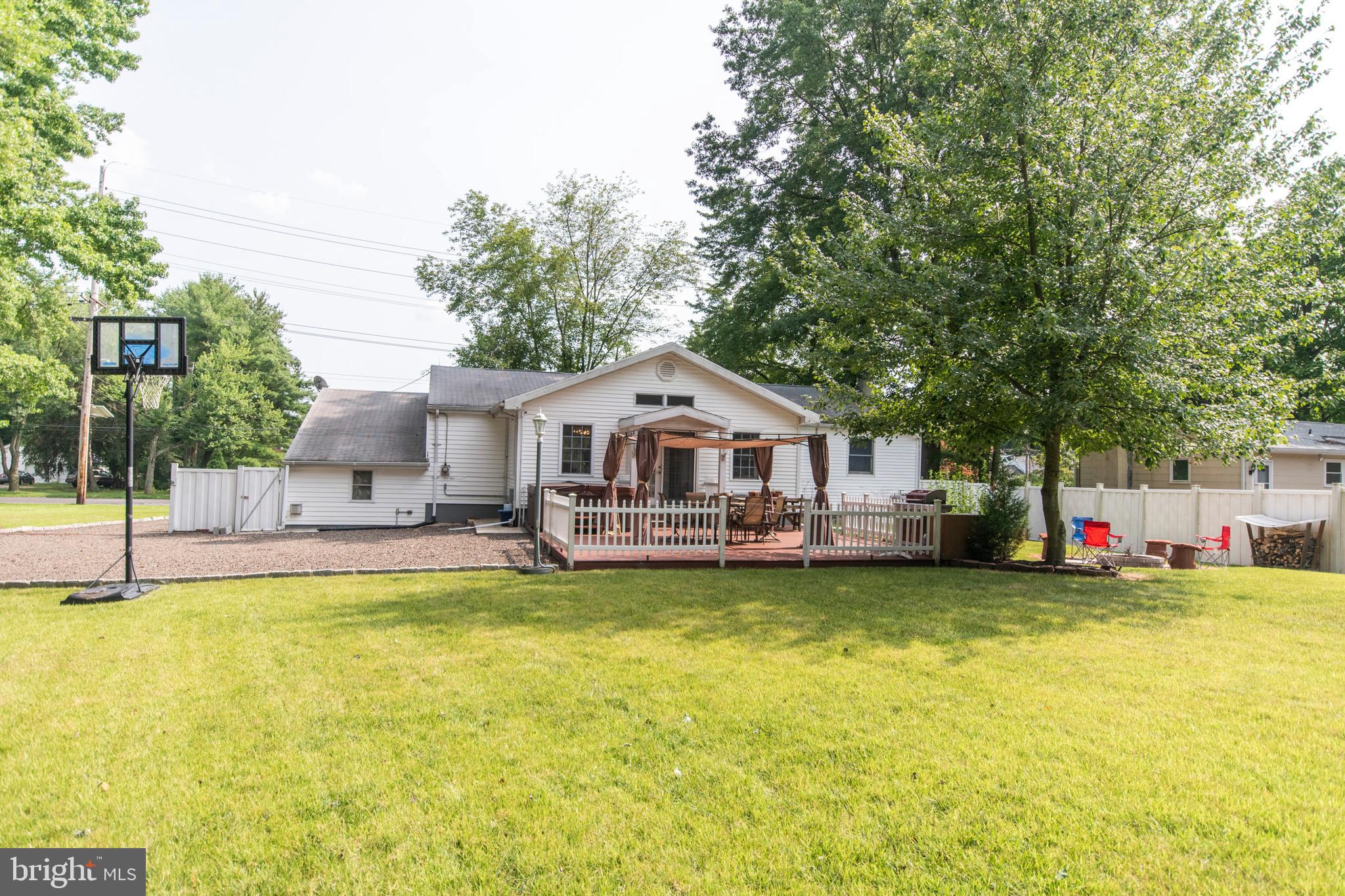 114 Sunset Road Burlington, NJ 08016 - Photo 5 of 40 Gallery Image 5