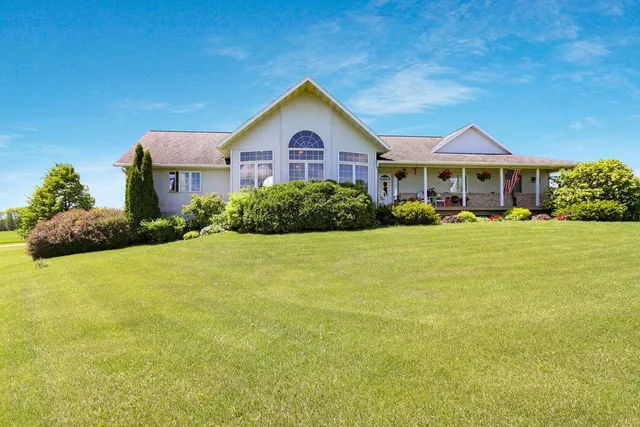 $665,000 | 392 27th Street, New Auburn, WI 54757