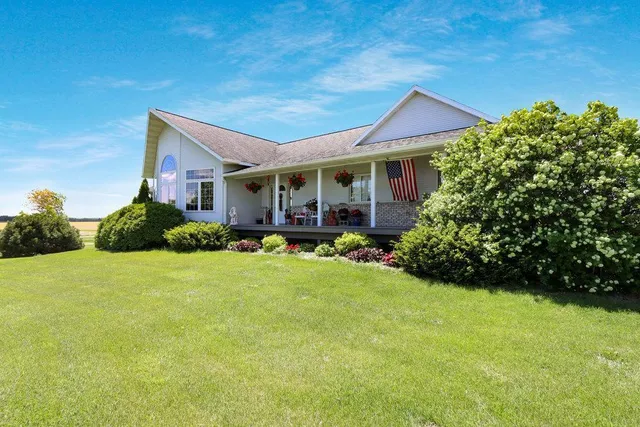 $665,000 | 392 27th Street, New Auburn, WI 54757