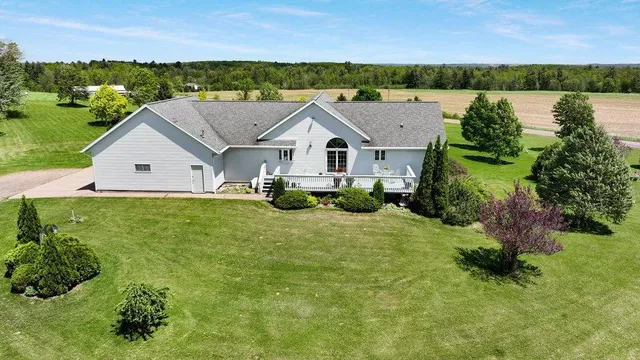 $665,000 | 392 27th Street, New Auburn, WI 54757