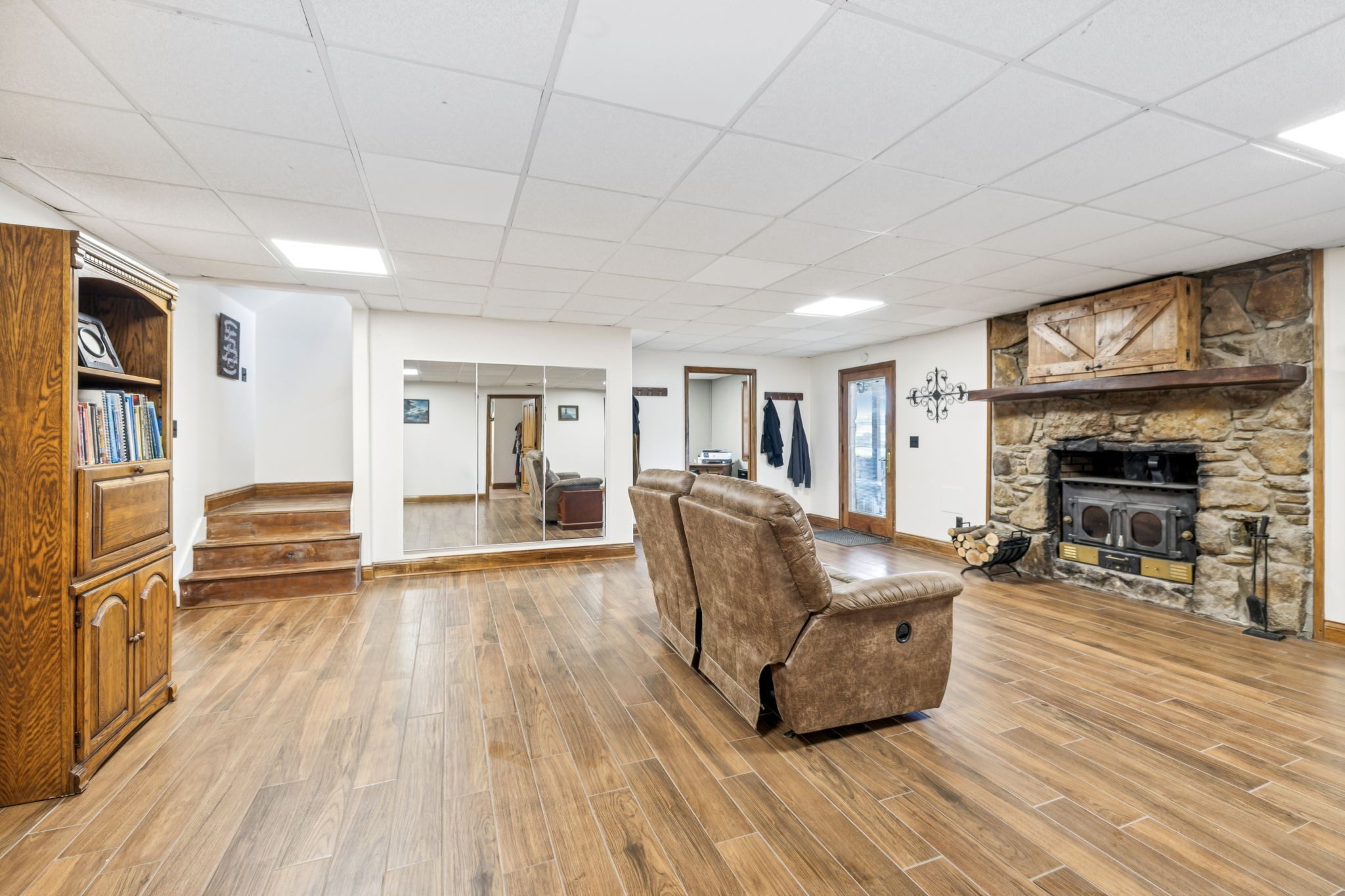 2797 Lewis Road Santa Fe, TN 38482 - Photo 39 of 92 a living room with furniture and a wooden floor