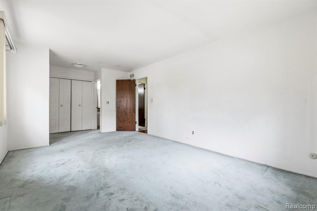29165 Hayes Road Warren, MI 48088 - Photo 16 of 31