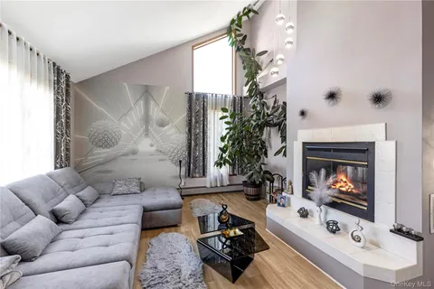 $950,000 | 27 Cypress Drive, Kings Park, NY 11754