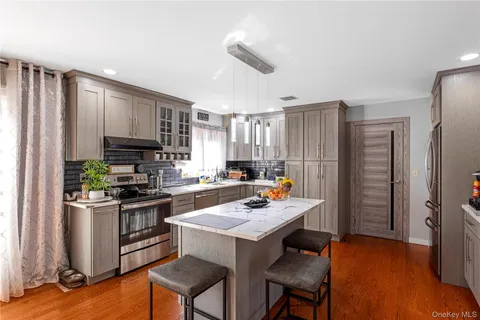 $950,000 | 27 Cypress Drive, Kings Park, NY 11754