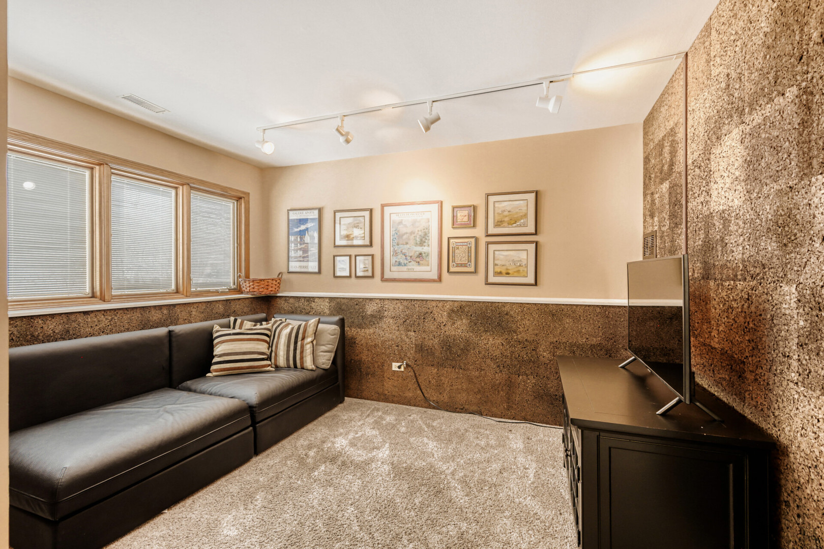 295 Brighton Road Elk Grove Village, IL 60007 - Photo 20 of 26 a living room with furniture and a couch