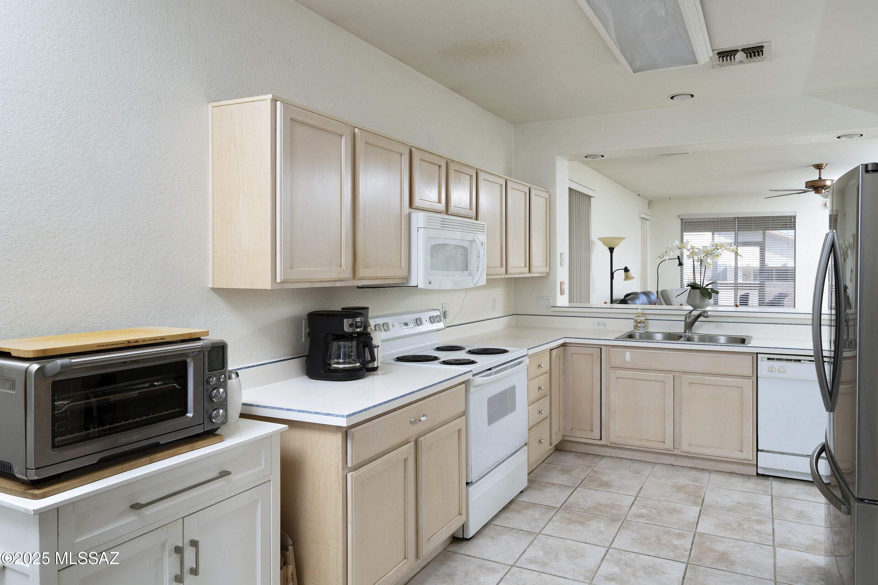 7626 West Amber Ridge Way Tucson, AZ 85743 - Photo 4 of 16