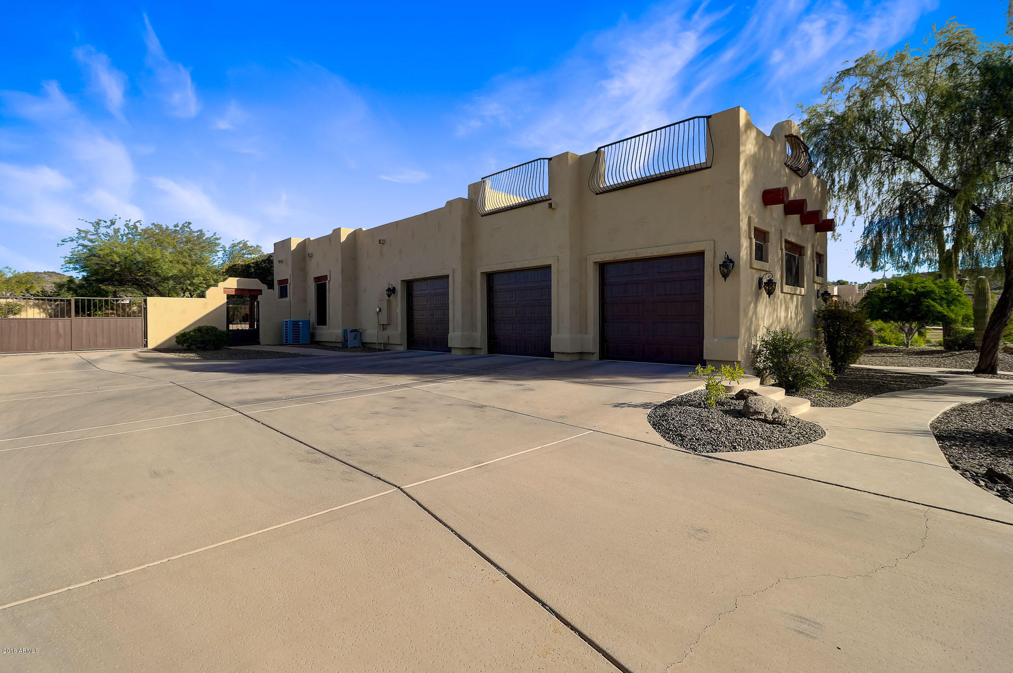 726 West Briles Road Phoenix, AZ 85085 - Photo 5 of 63 Driveway 2