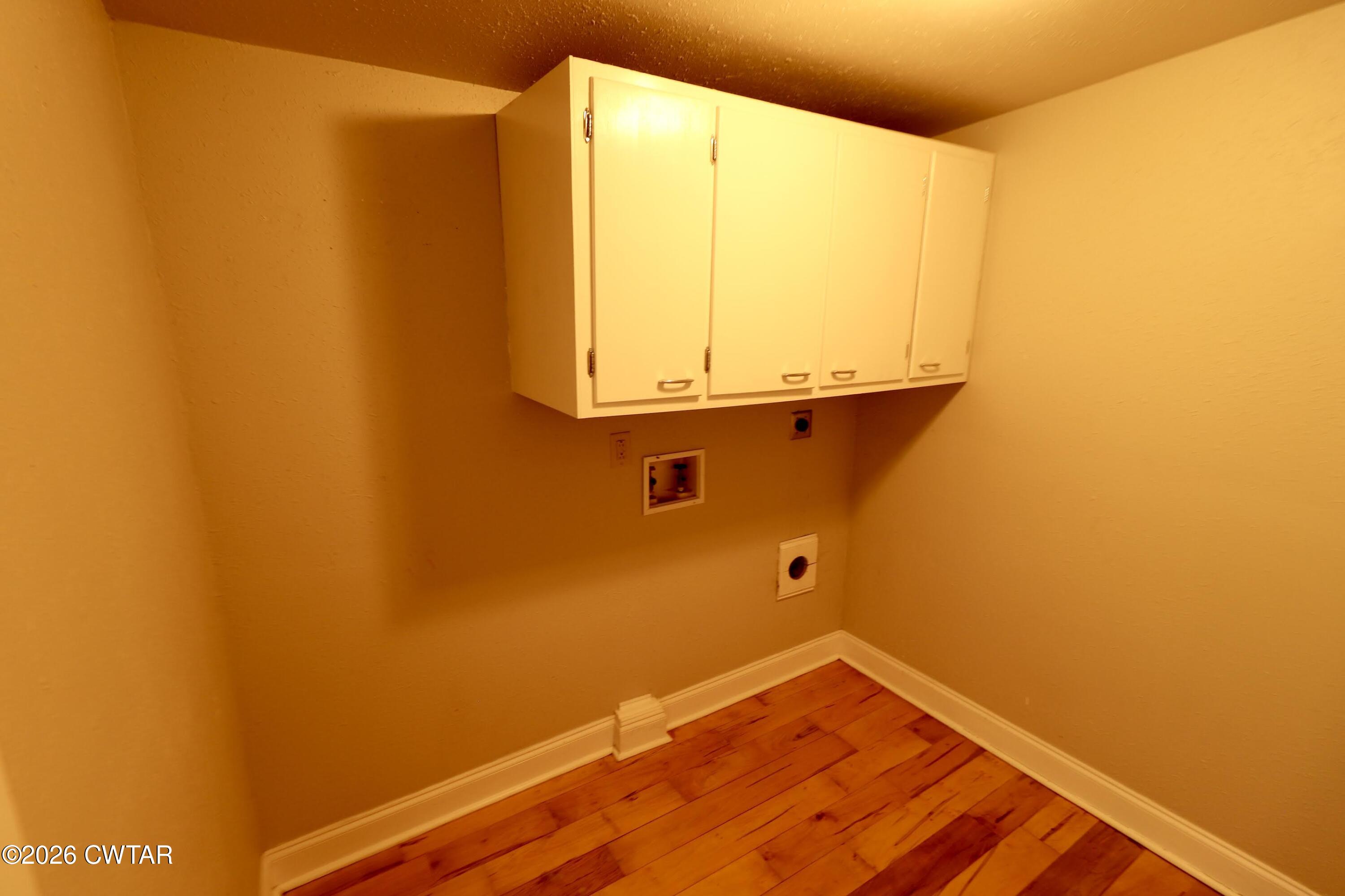 286 Baseline Road Kenton, TN 38233 - Photo 13 of 27 a view of a small space with wooden floor and a window