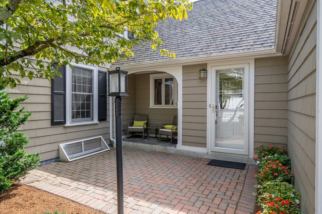 25 Dunster Road Needham, MA 02494 - Photo 4 of 23