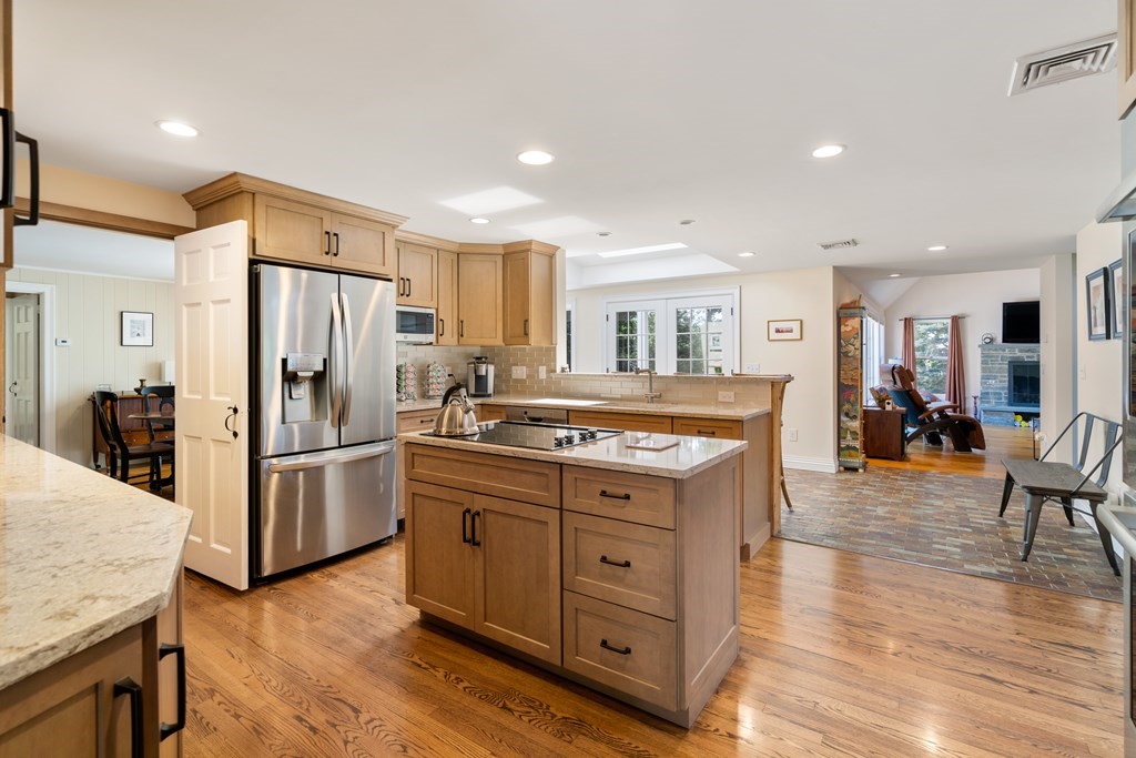 25 Dunster Road Needham, MA 02494 - Photo 5 of 23