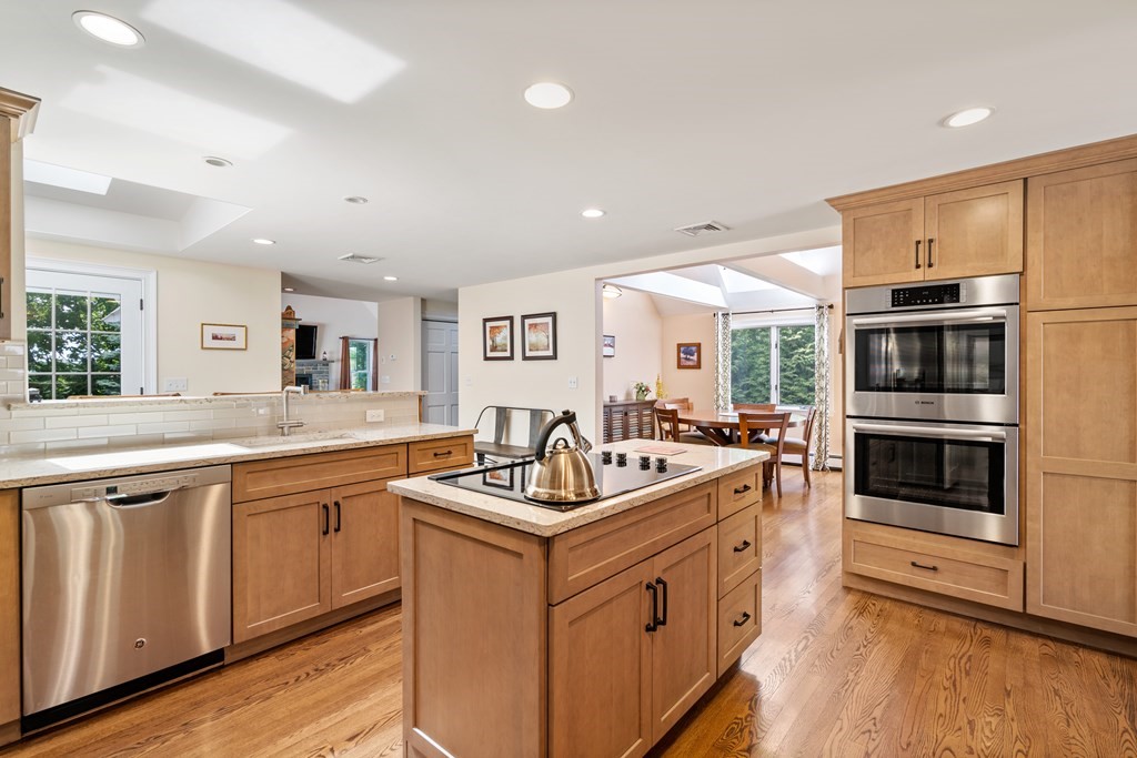 25 Dunster Road Needham, MA 02494 - Photo 7 of 23