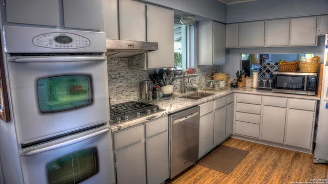 $2,950,000 | 2027 Walter White Ranch Road, Leakey, TX 78873