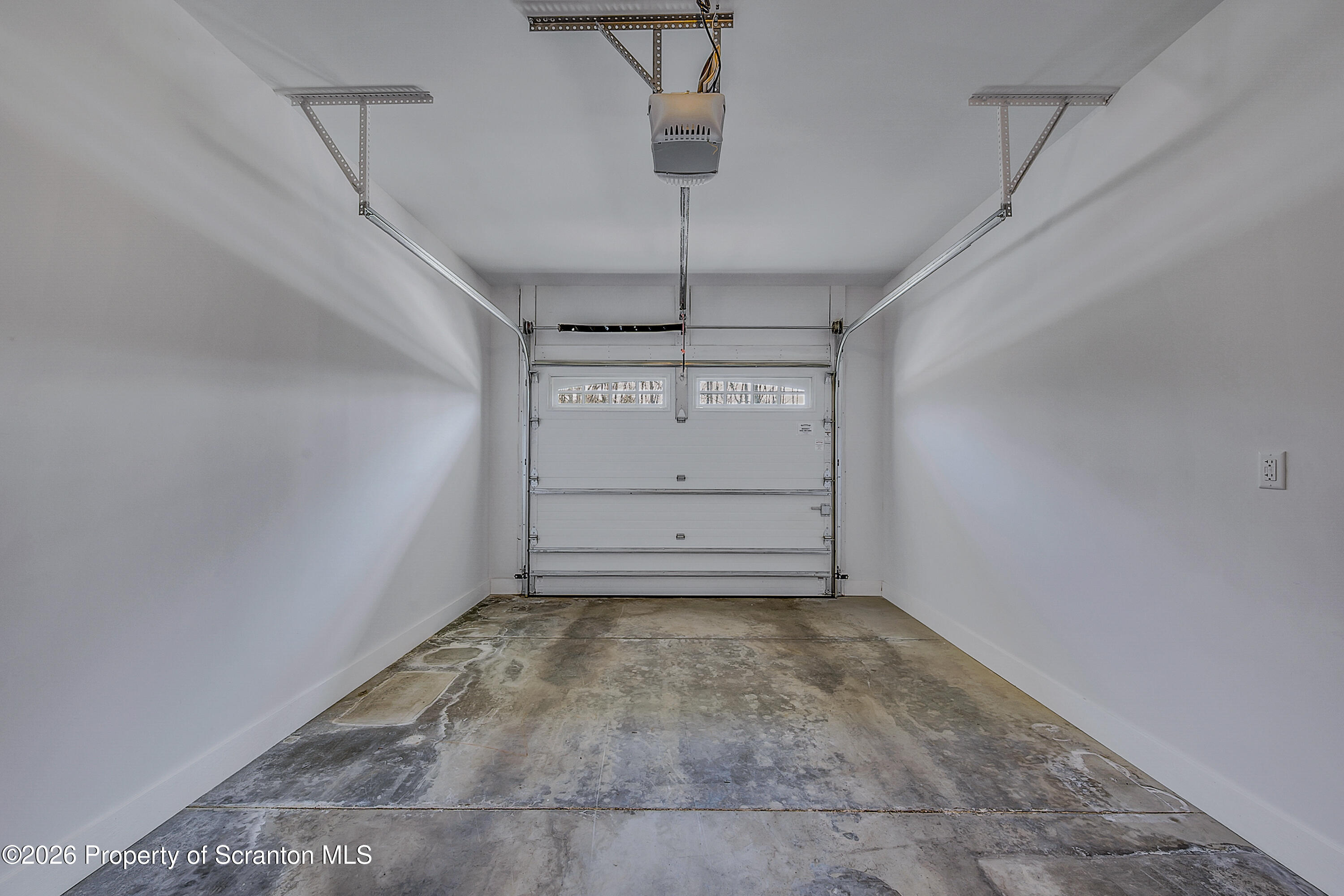 42 Wyndham Road Clarks Summit, PA 18411 - Photo 20 of 36 a view of entryway