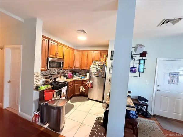 $3,850 | 9318 Avenue K | Canarsie