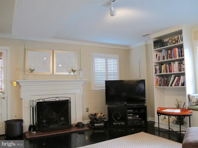 2004 Windsor Road Alexandria, VA 22307 - Photo 14 of 30 Family Room