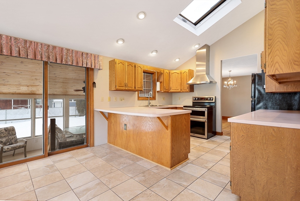 8 Cole Street Salem, NH 03079 - Photo 9 of 35