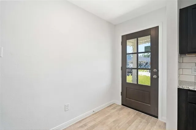 a view of a house with backyard