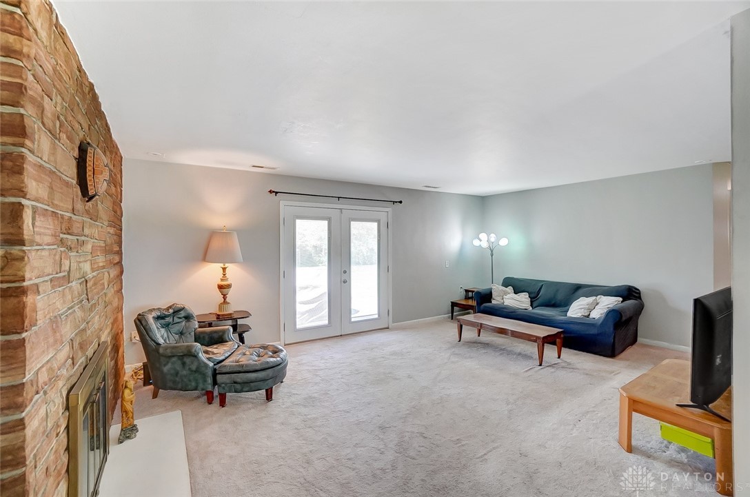 4255 Maxlin Road Kettering, OH 45429 - Photo 5 of 34