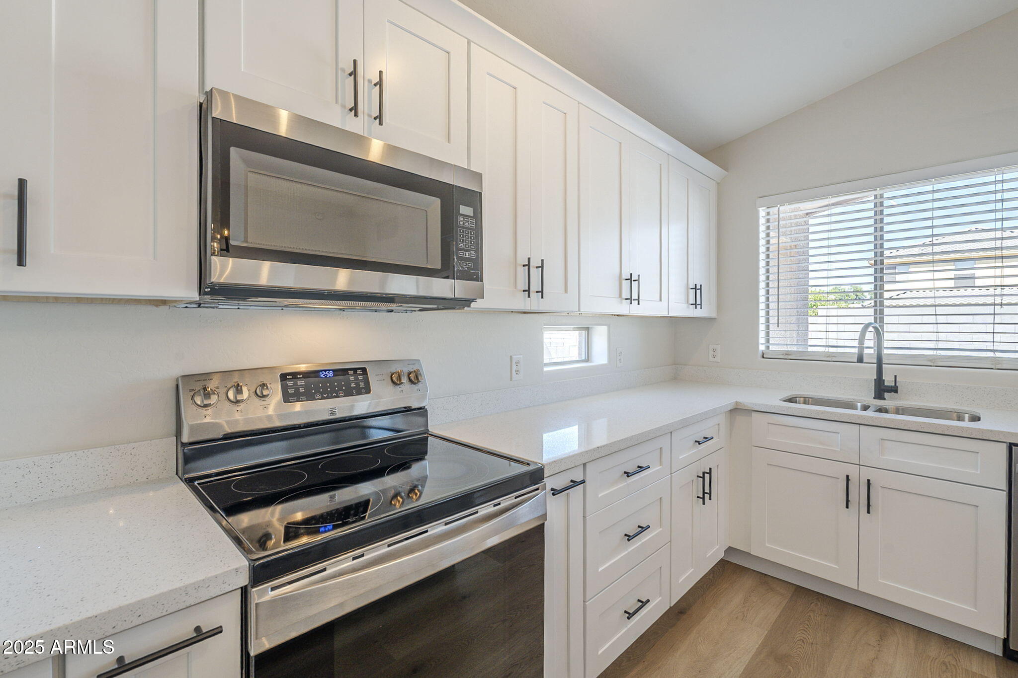 2518 West Carson Road Phoenix, AZ 85041 - Photo 12 of 35 12-web-or-mls-Carson-12