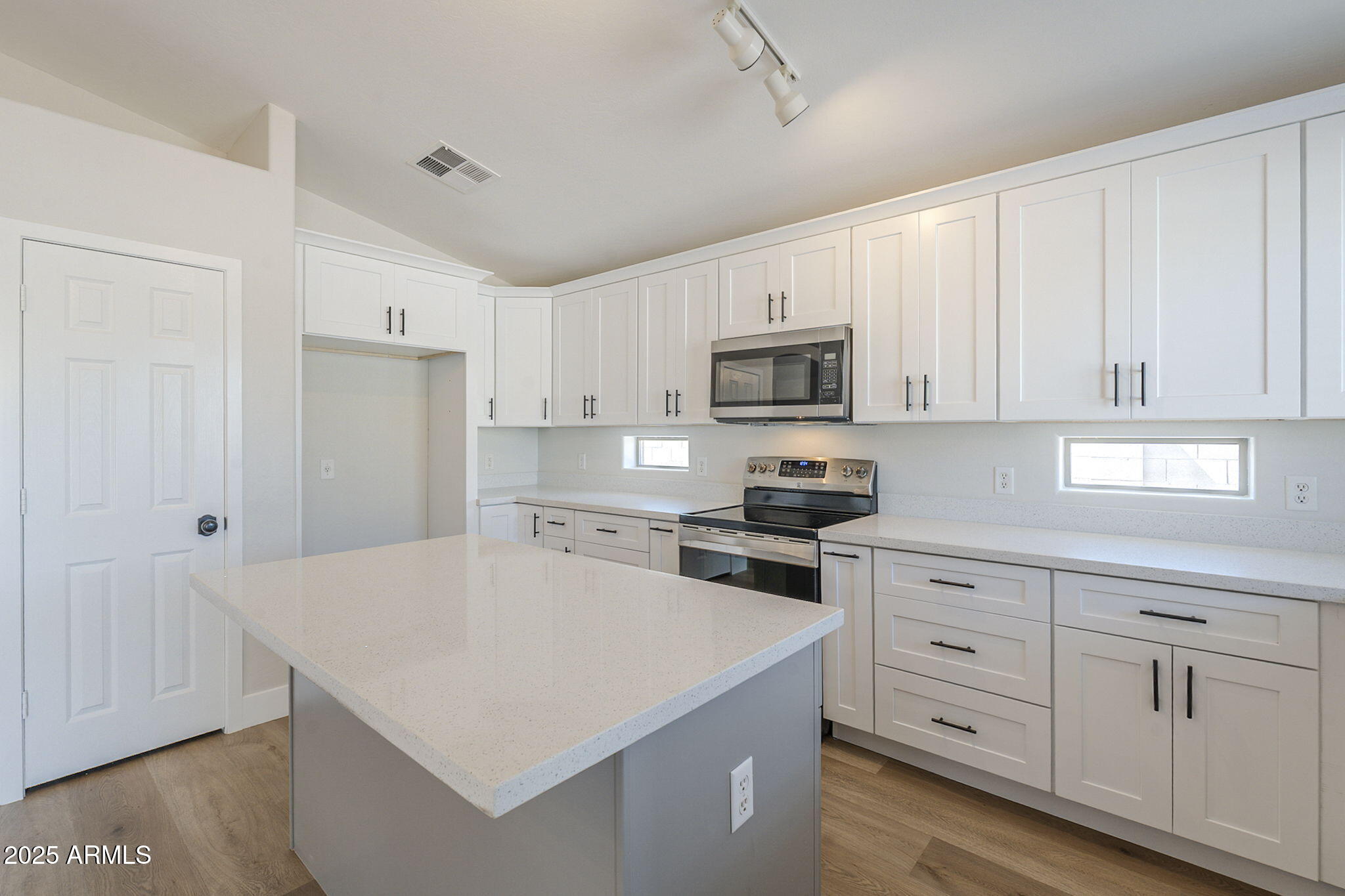 2518 West Carson Road Phoenix, AZ 85041 - Photo 13 of 35 13-web-or-mls-Carson-13