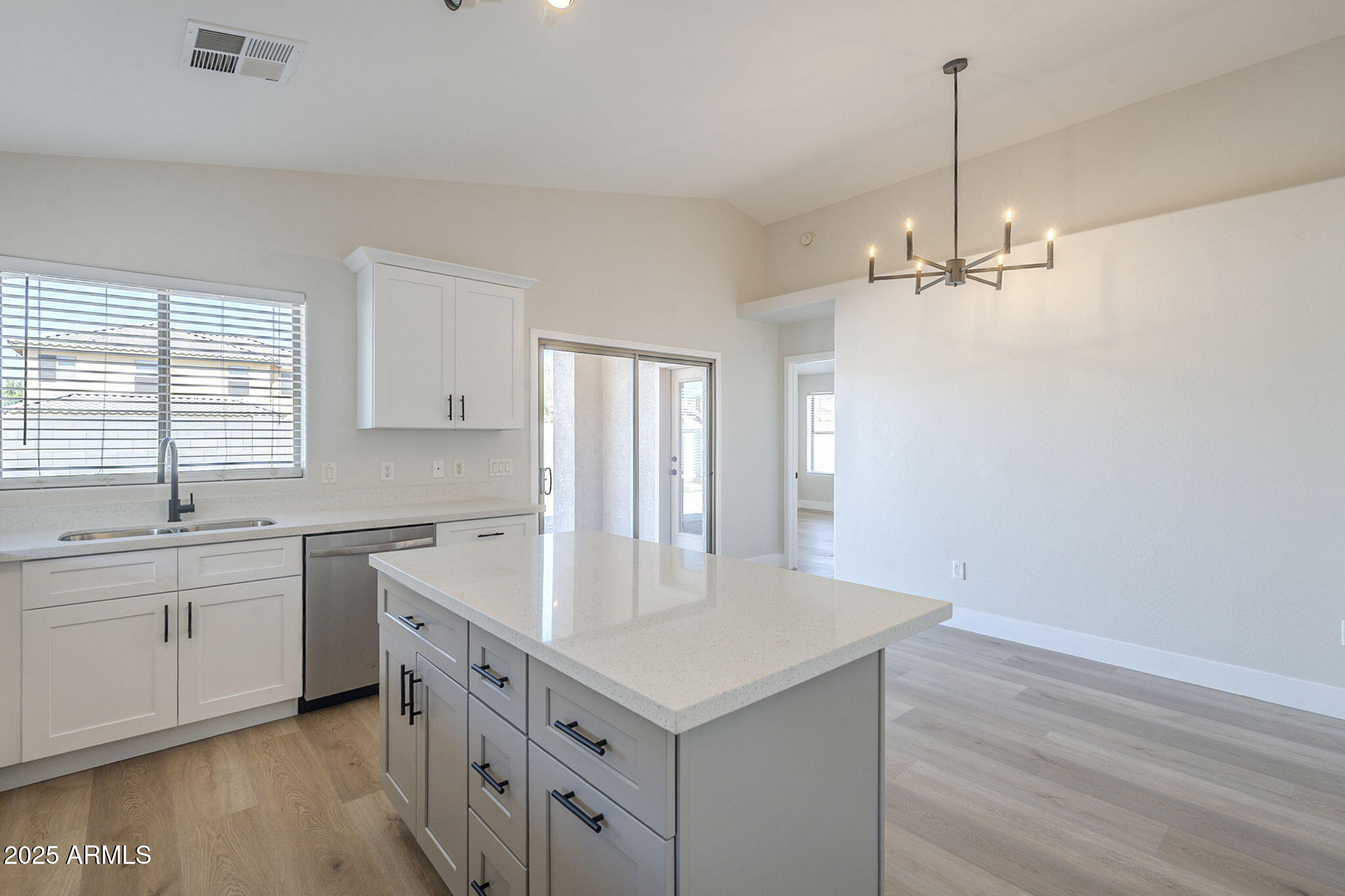 2518 West Carson Road Phoenix, AZ 85041 - Photo 14 of 35 15-web-or-mls-Carson-15