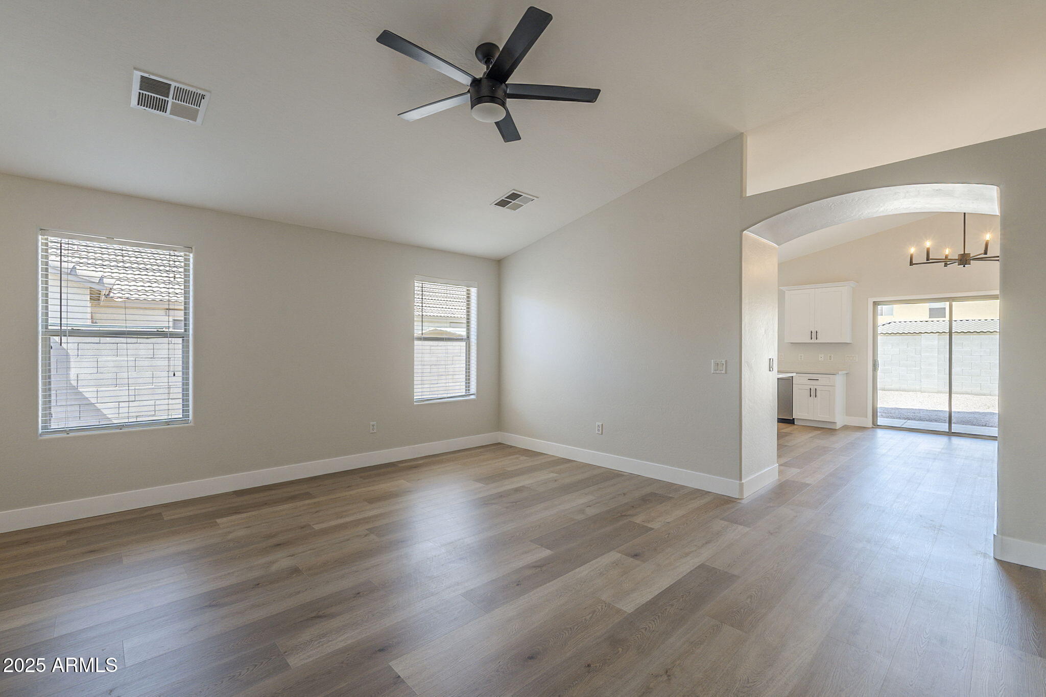 2518 West Carson Road Phoenix, AZ 85041 - Photo 4 of 35 6-web-or-mls-Carson-6