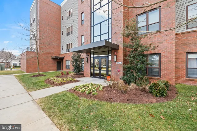 $485,000 | 8970 Fascination Court, Unit 412, Lorton, VA 22079