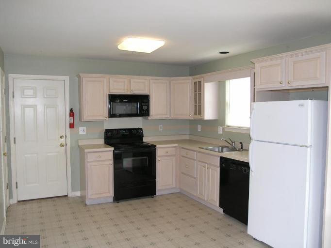 421 Trimble Road Joppa, MD 21085 - Photo 3 of 8 Kitchen