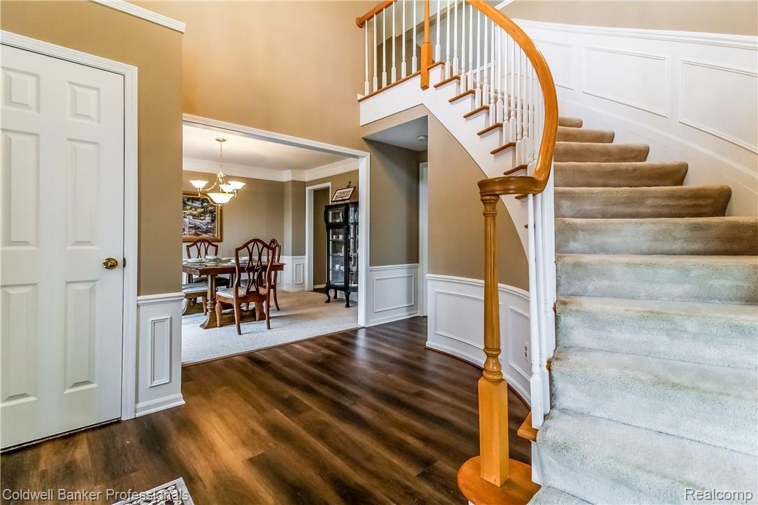 1702 Hillcrest Drive Rochester, MI 48306 - Photo 5 of 39 005-Foyer-5556620-large.jpg