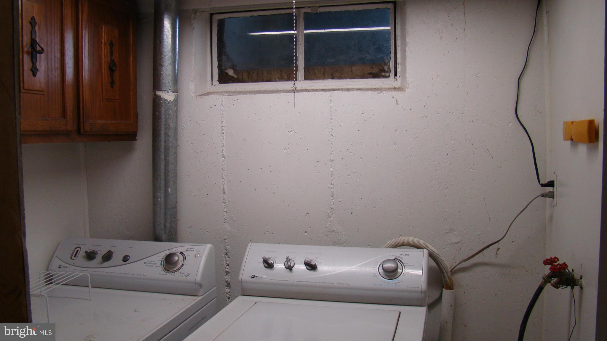 321 Brock Bridge Road Laurel, MD 20724 - Photo 12 of 20 a utility room with dryer and washer