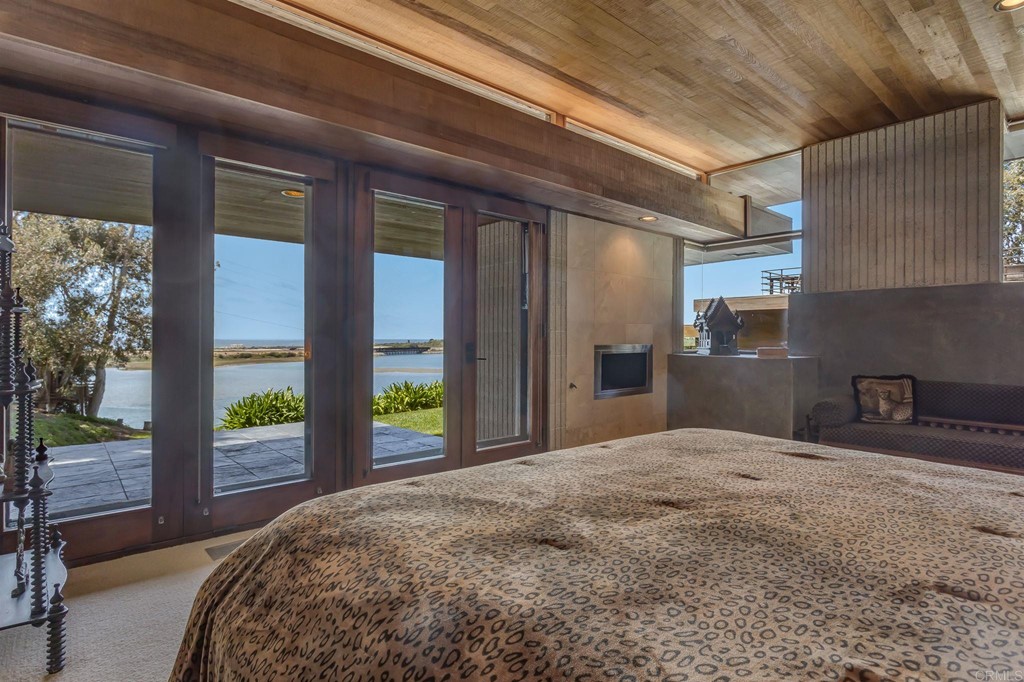 2054 Sheridan Road Encinitas, CA 92024 - Photo 31 of 58 a bedroom with a large bed and a large window