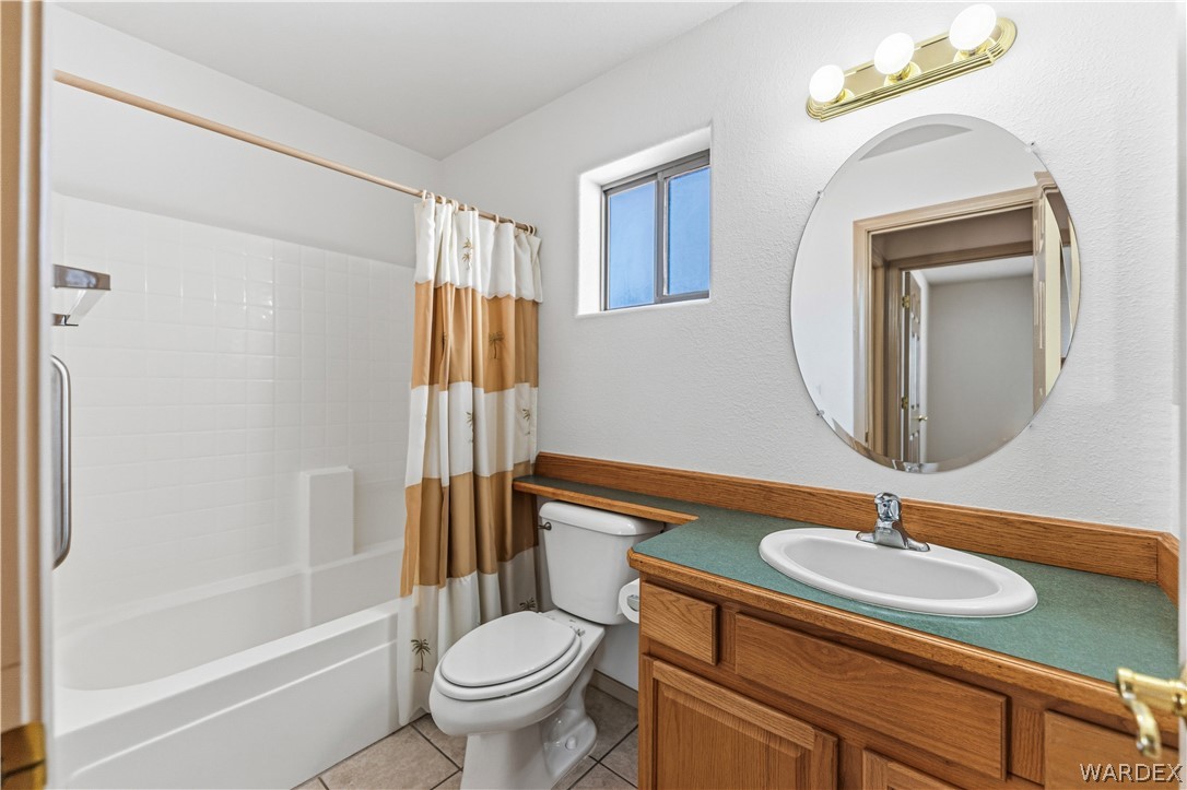 3973 Prairie View Drive Kingman, AZ 86409 - Photo 26 of 34 This bathroom features a white bathtub and shower combination with a tiled surround