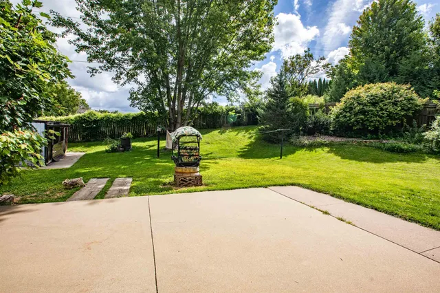 $295,000 | 100 Jentz Drive, Potosi, WI 53820