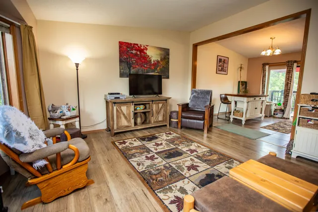 $295,000 | 100 Jentz Drive, Potosi, WI 53820