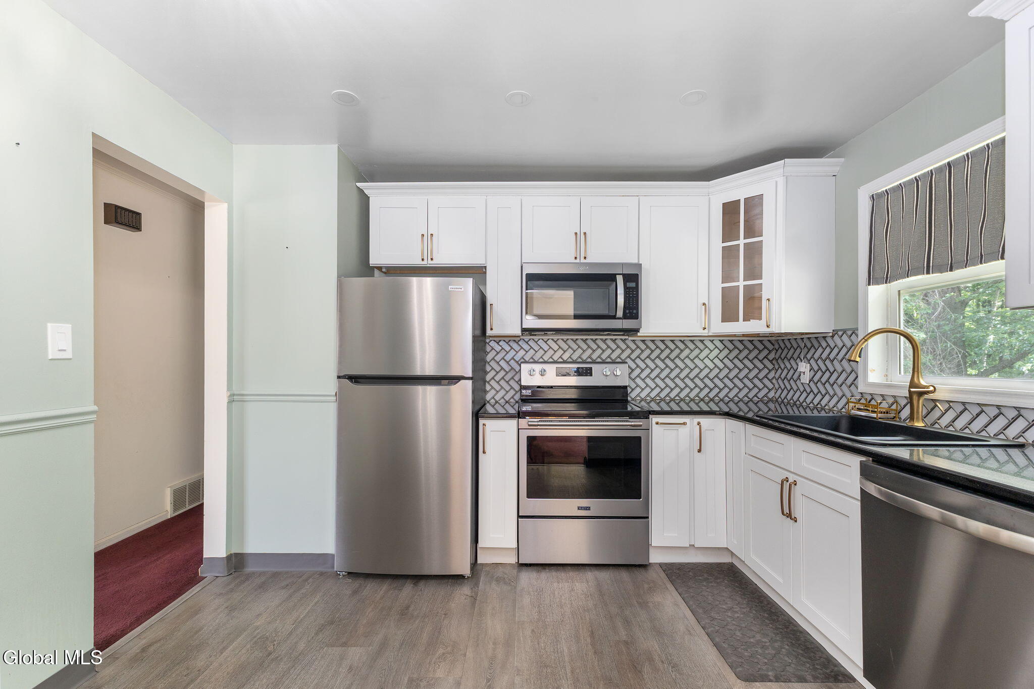 102 Evans Road Rotterdam, NY 12306 - Photo 12 of 42 12