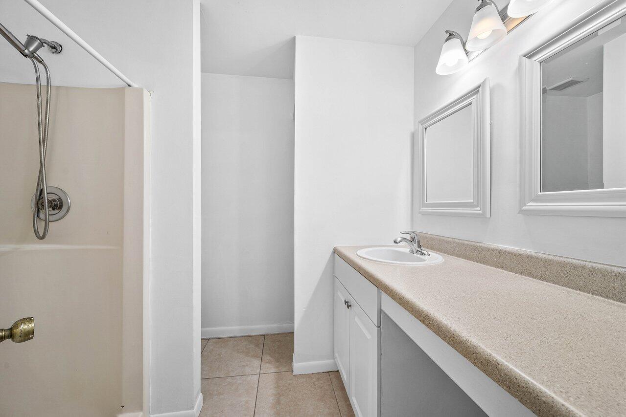 16422 Straw Way Delray Beach, FL 33484 - Photo 20 of 33 16422 Straw Way / Primary Bath