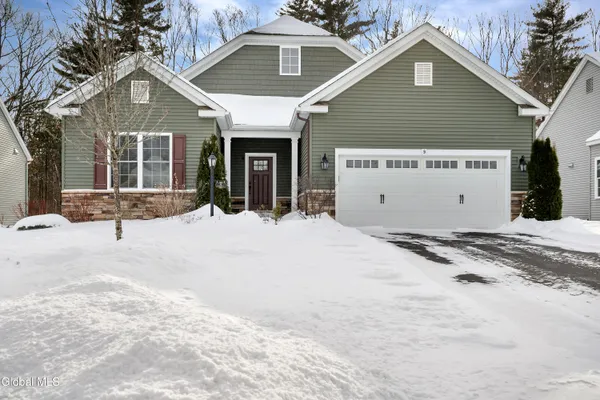 $595,000 | 9 Linden Park Drive, Halfmoon, NY 12065