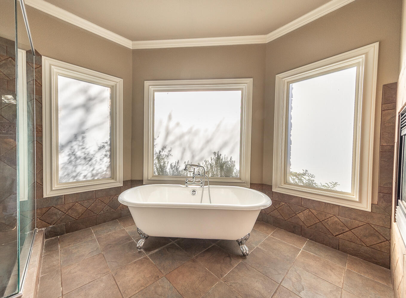 11302 Juneau Avenue Lubbock, TX 79424 - Photo 23 of 49 a large tub sitting in a bathroom next to a window