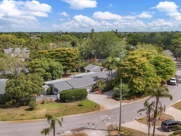 $3,750 | 3424 Tanglewood Drive, Sarasota, FL 34239