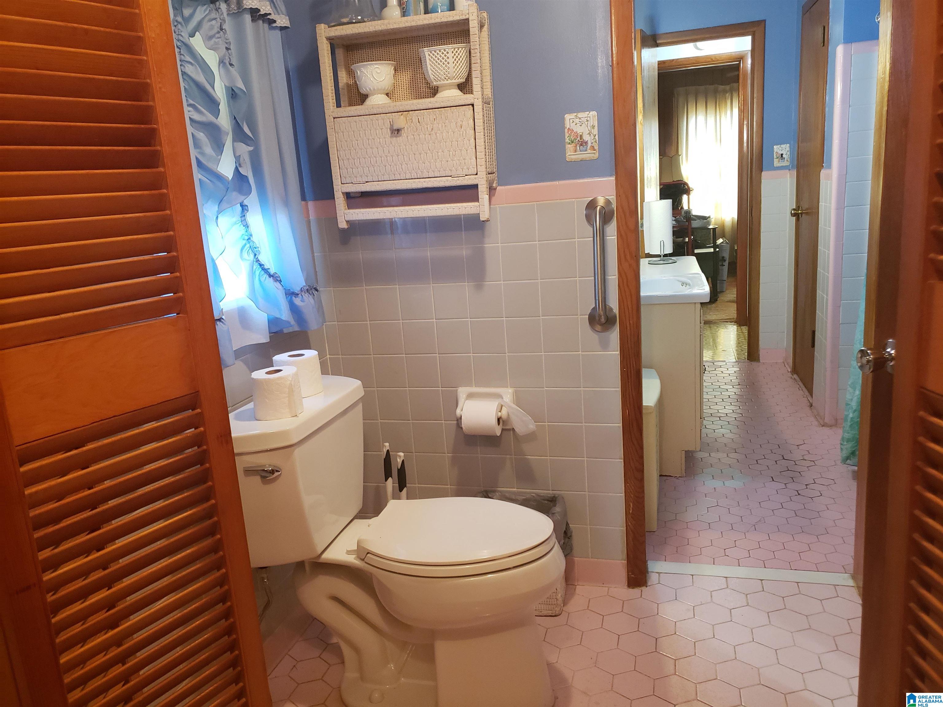232 11th Avenue Southwest Birmingham, AL 35211 - Photo 14 of 23