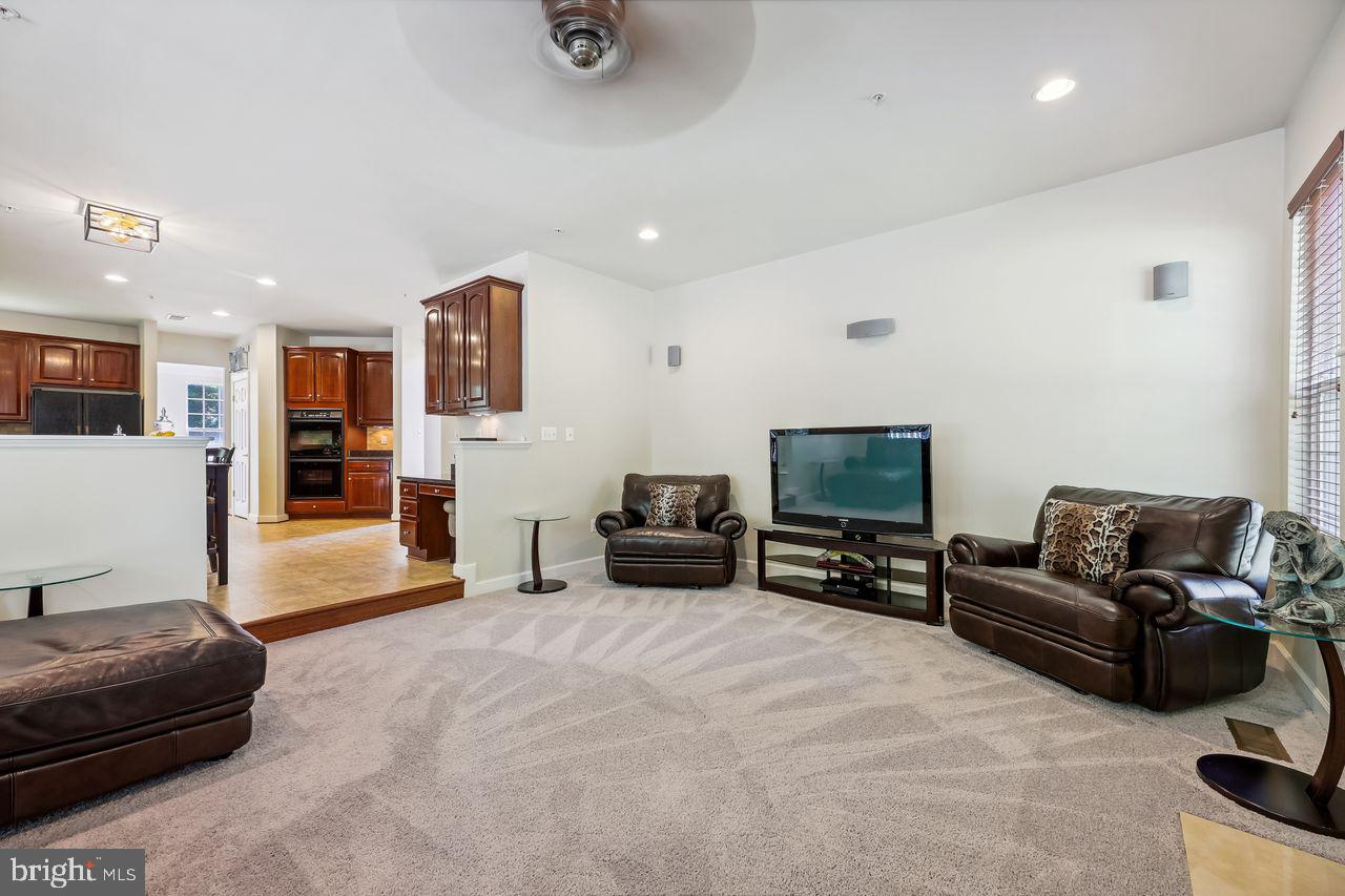 9920 Chessington Way Bowie, MD 20721 - Photo 11 of 63 Living Room