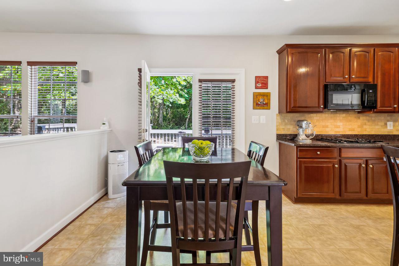 9920 Chessington Way Bowie, MD 20721 - Photo 12 of 63 Eat-in Kitchen area
