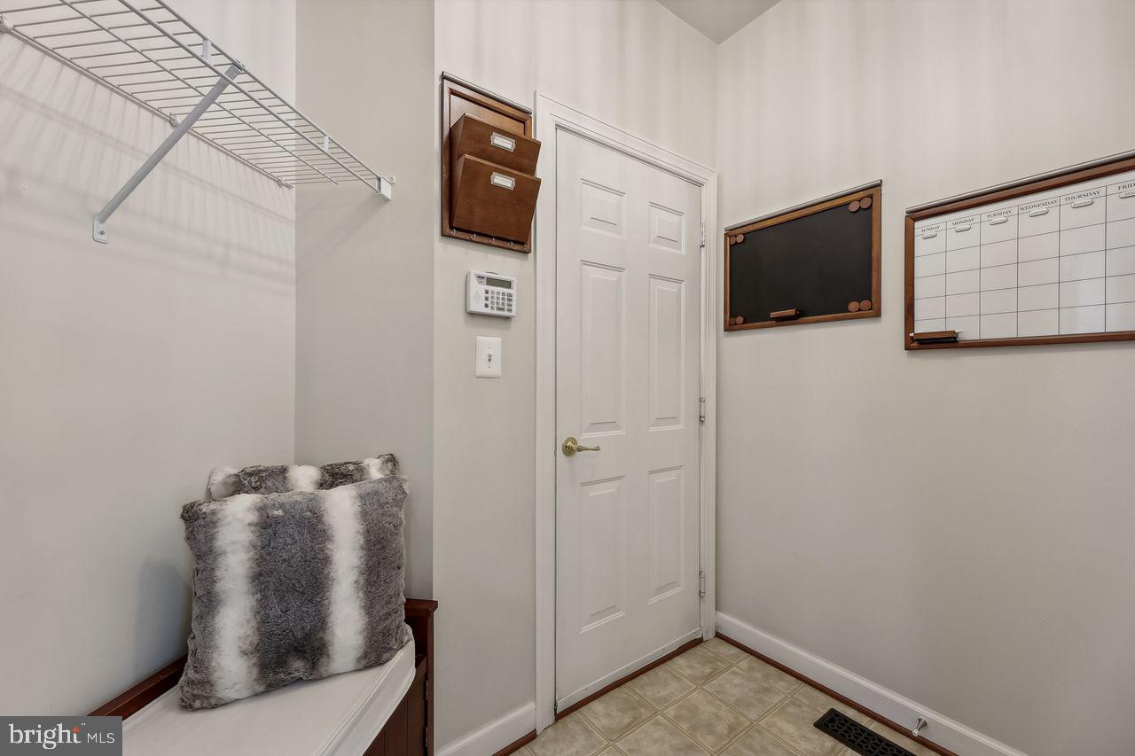9920 Chessington Way Bowie, MD 20721 - Photo 25 of 63 Mudroom/Pass through to garage.