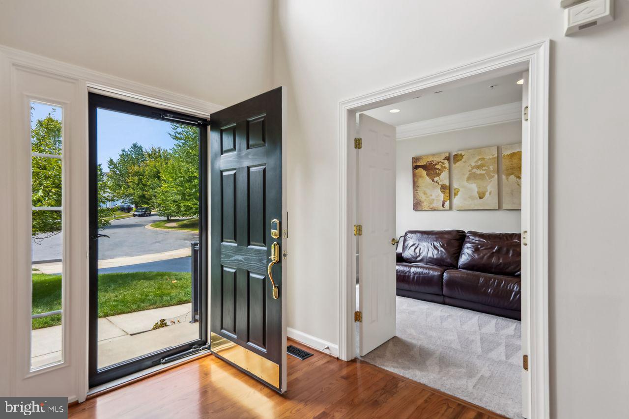 9920 Chessington Way Bowie, MD 20721 - Photo 7 of 63 Walking into the Foyer