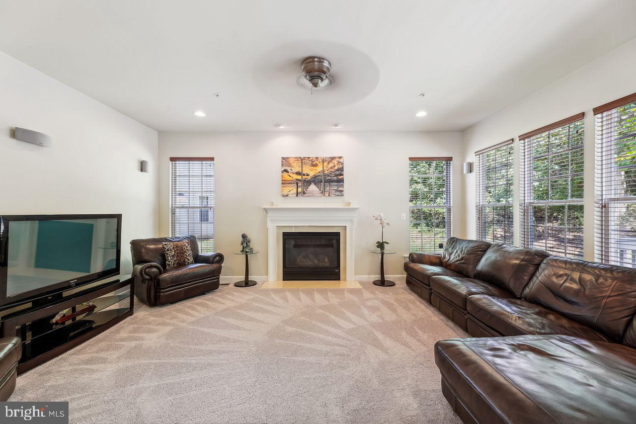 9920 Chessington Way Bowie, MD 20721 - Photo 9 of 63 Living Room