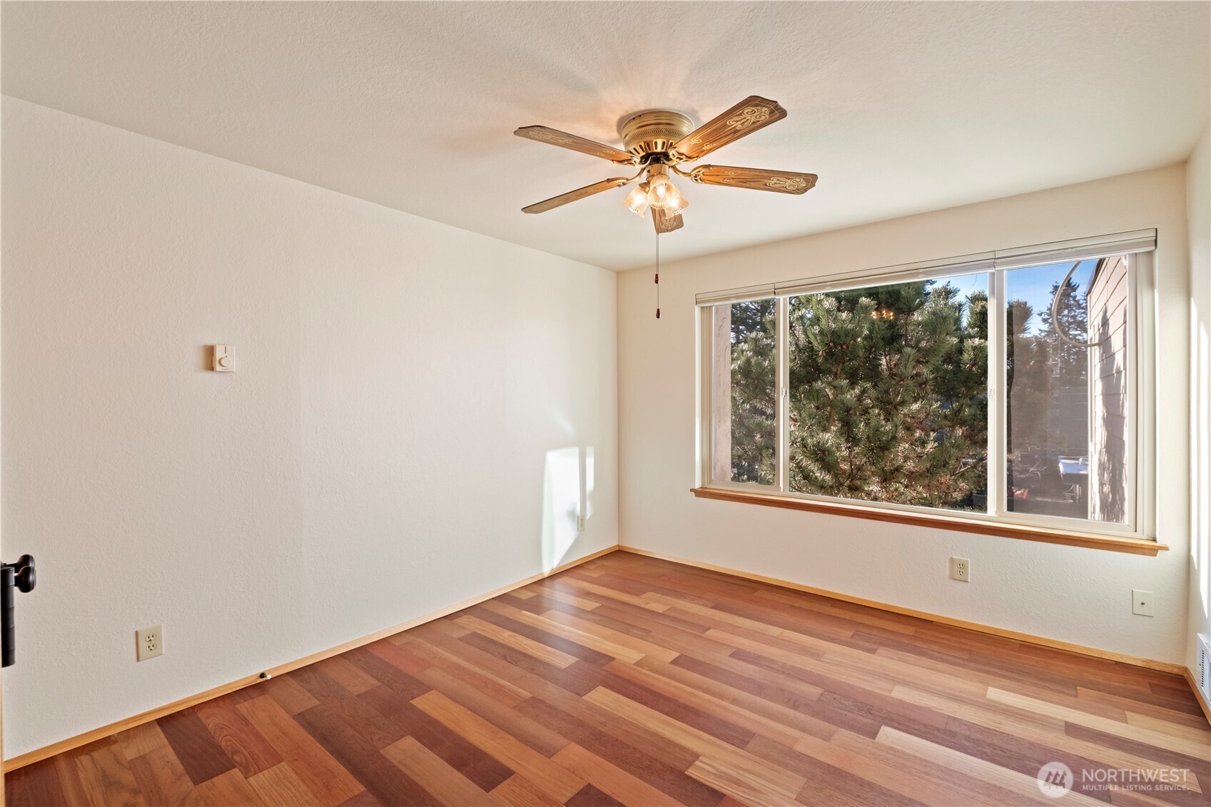 132 North 132nd Street, Unit 402 Seattle, WA 98133 - Photo 11 of 39