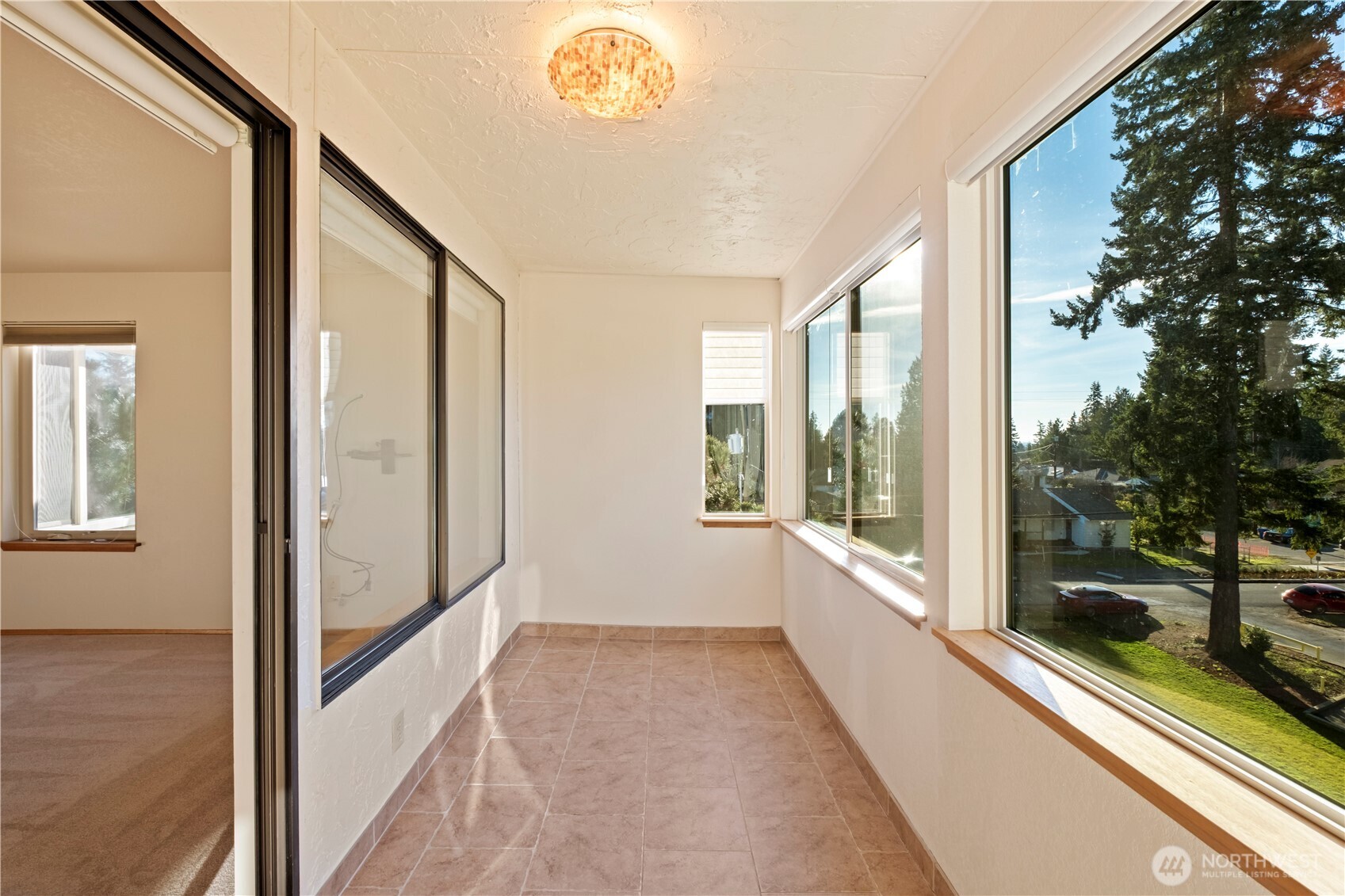 132 North 132nd Street, Unit 402 Seattle, WA 98133 - Photo 15 of 39