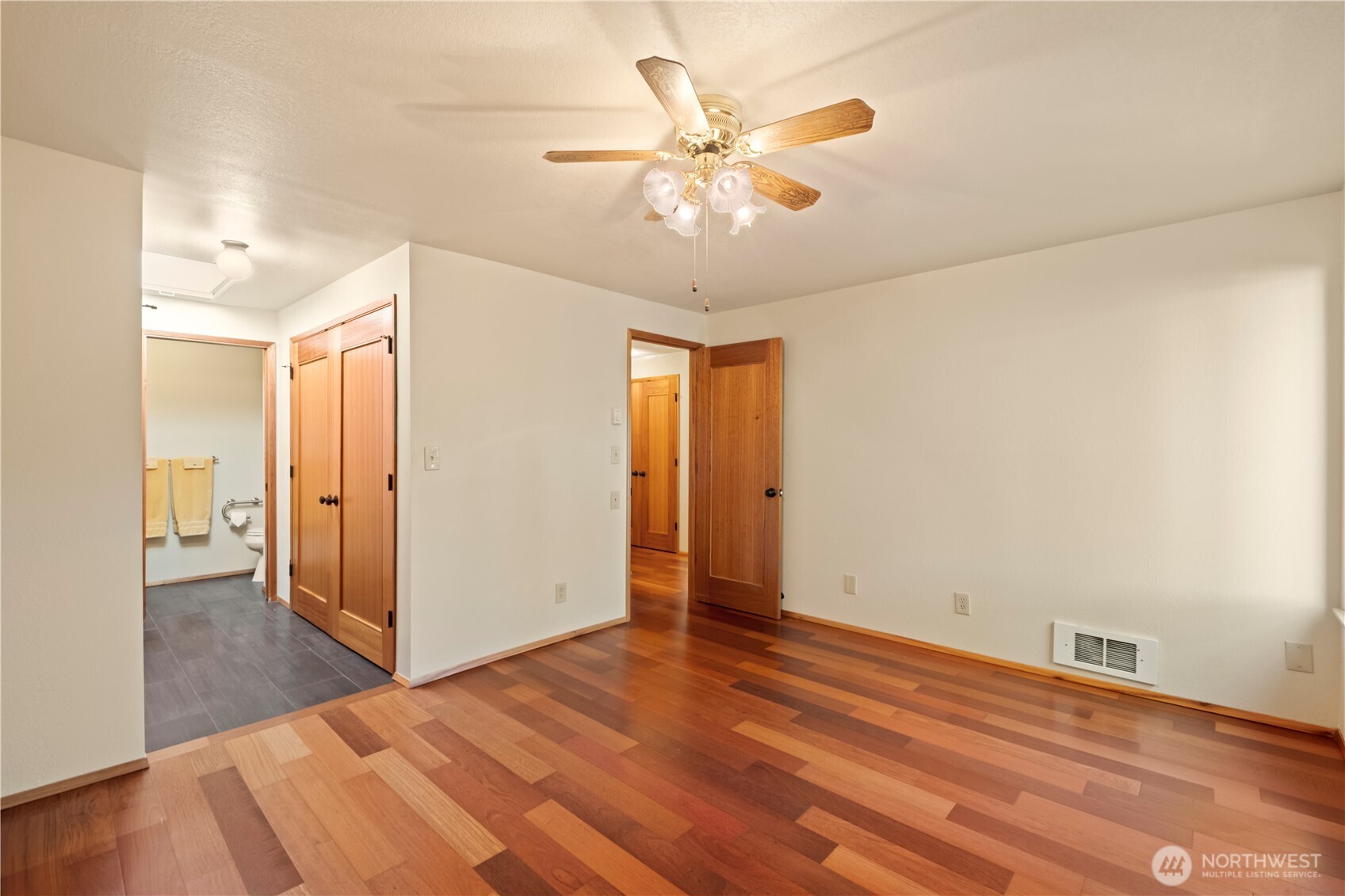 132 North 132nd Street, Unit 402 Seattle, WA 98133 - Photo 19 of 39