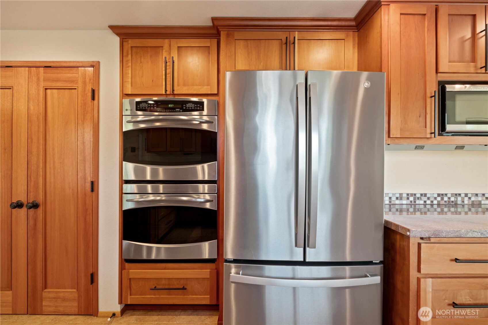 132 North 132nd Street, Unit 402 Seattle, WA 98133 - Photo 23 of 39